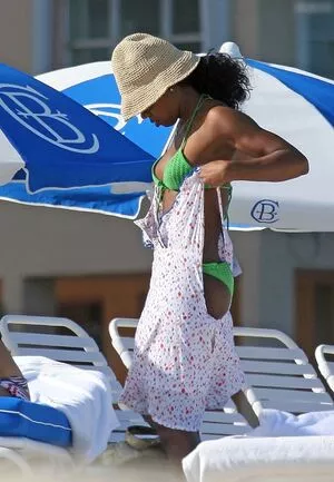Kelly Rowland / kellyrowland / morenapieldefuego nude photo #0093