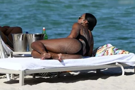 Kelly Rowland / kellyrowland / morenapieldefuego nude photo #0095
