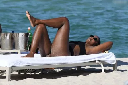 Kelly Rowland / kellyrowland / morenapieldefuego nude photo #0096