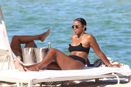 Kelly Rowland / kellyrowland / morenapieldefuego nude photo #0100