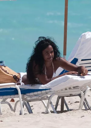 Kelly Rowland / kellyrowland / morenapieldefuego nude photo #0135