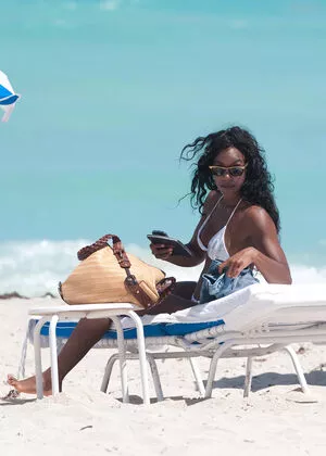 Kelly Rowland / kellyrowland / morenapieldefuego nude photo #0147