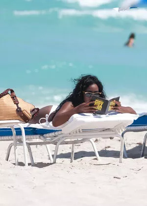 Kelly Rowland / kellyrowland / morenapieldefuego nude photo #0148