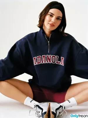 Kendall Jenner / KendallJenner nude photo #4318