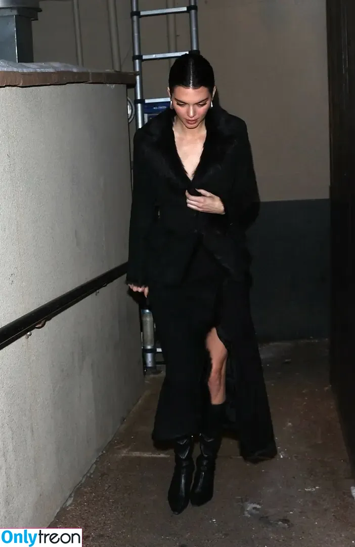 Kendall Jenner голая photo #4435 (KendallJenner)
