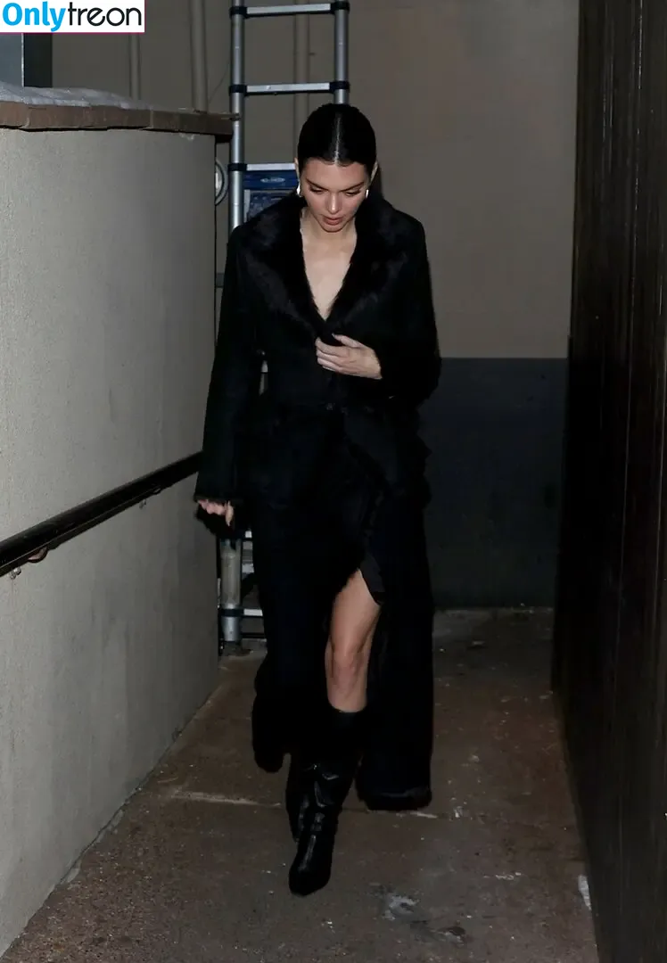 Kendall Jenner голая photo #4438 (KendallJenner)