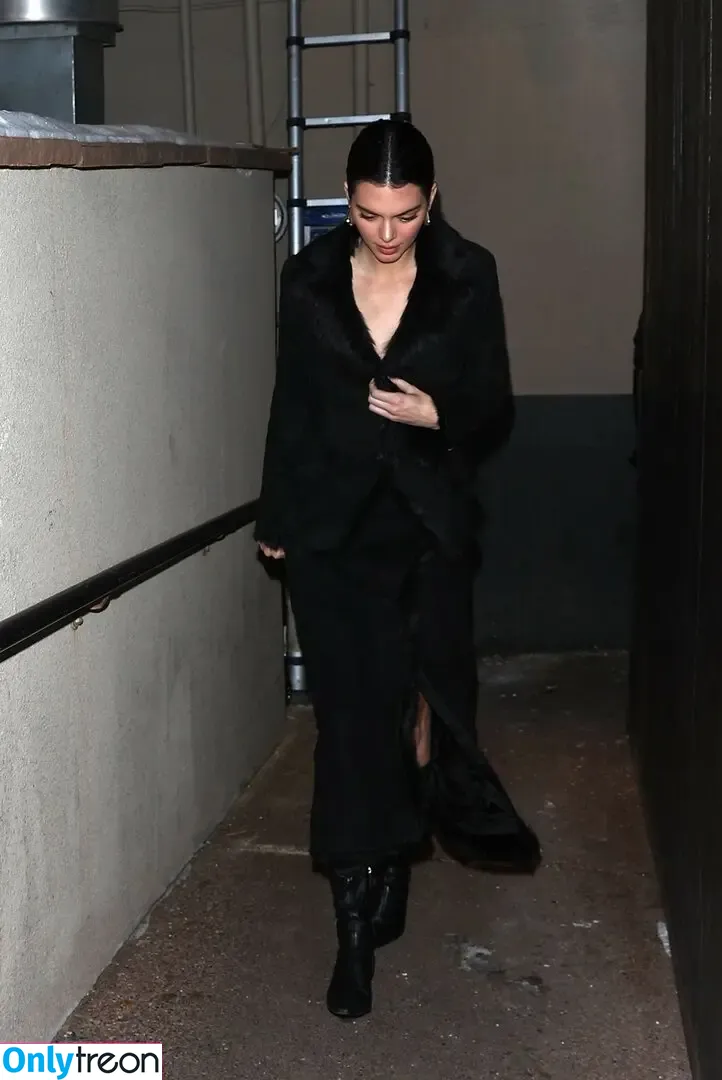 Kendall Jenner голая photo #4439 (KendallJenner)