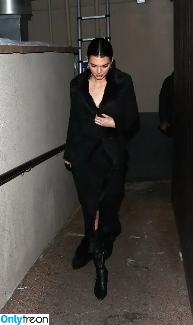 Kendall Jenner голая photo #4440 (KendallJenner)