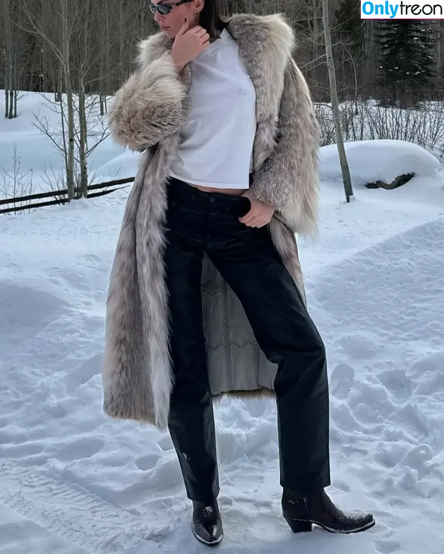 Kendall Jenner голая photo #4446 (KendallJenner)