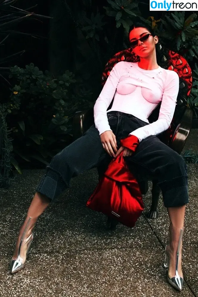 Kendall Jenner голая photo #4480 (KendallJenner)