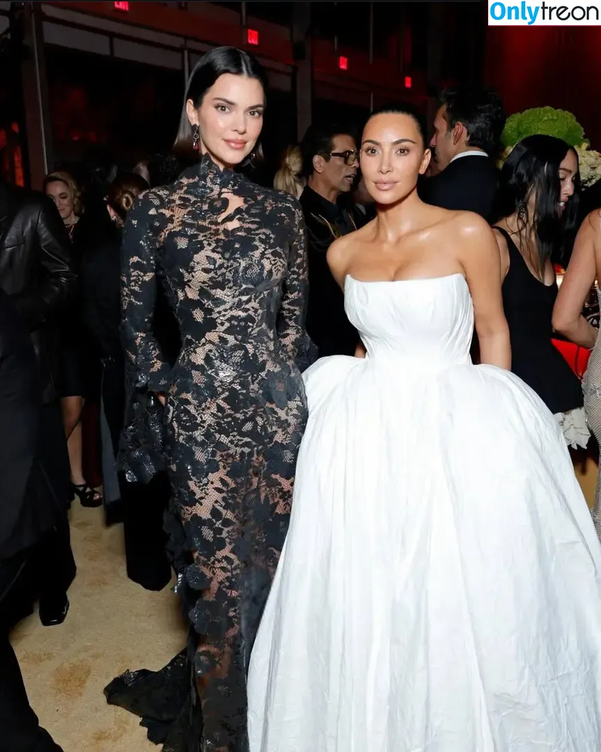Kendall Jenner голая photo #4520 (KendallJenner)