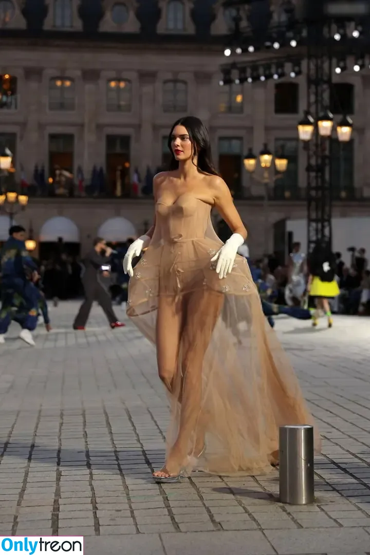 Kendall Jenner nude photo #4863 (KendallJenner)