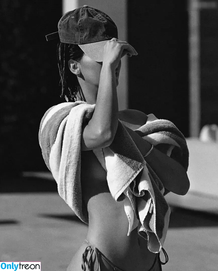 Kendall Jenner nude photo #4873 (KendallJenner)