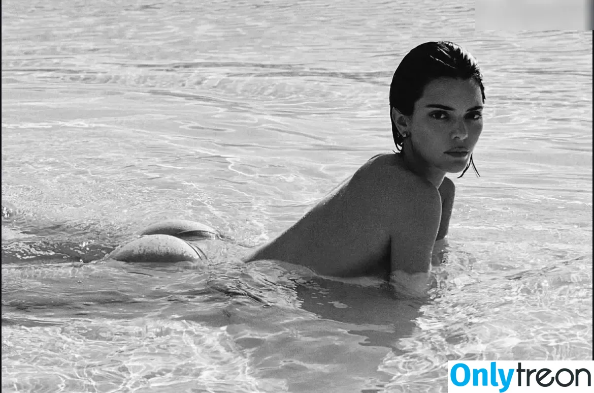 Kendall Jenner голая photo #4880 (KendallJenner)