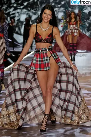 Kendall Jenner / KendallJenner nude photo #5081