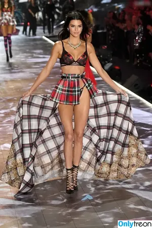 Kendall Jenner / KendallJenner nude photo #5095