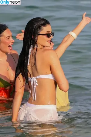 Kendall Jenner / KendallJenner nude photo #5116