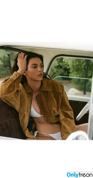 Kendall Jenner / KendallJenner nude photo #5146