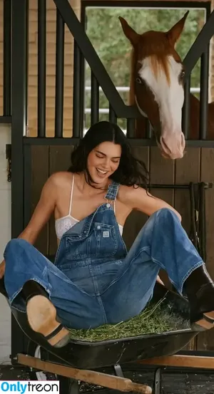 Kendall Jenner / KendallJenner nude photo #5151