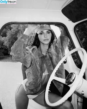 Kendall Jenner / KendallJenner nude photo #5160