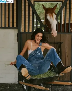 Kendall Jenner / KendallJenner nude photo #5162