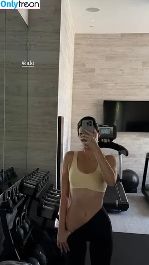 Kendall Jenner / KendallJenner nude photo #5176