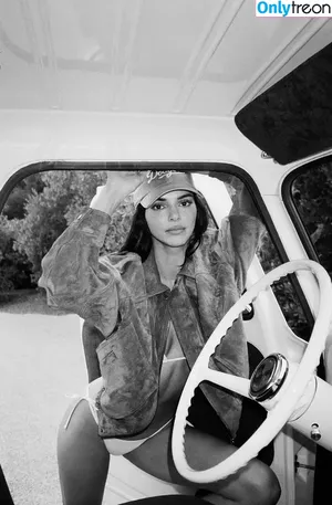 Kendall Jenner / KendallJenner nude photo #5182