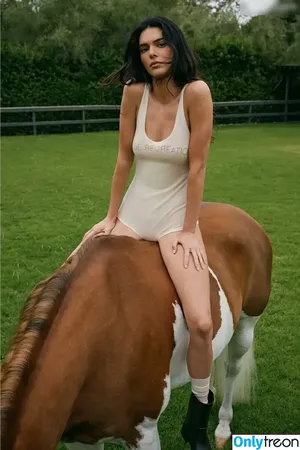 Kendall Jenner / KendallJenner nude photo #5189