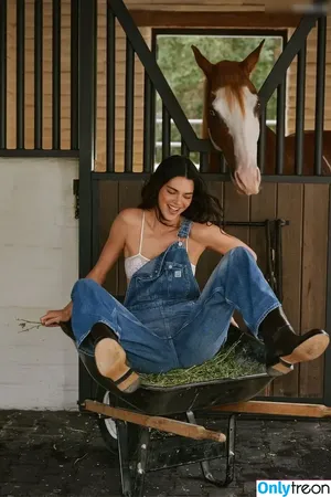 Kendall Jenner / KendallJenner nude photo #5194
