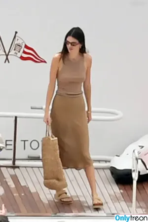 Kendall Jenner / KendallJenner nude photo #5236