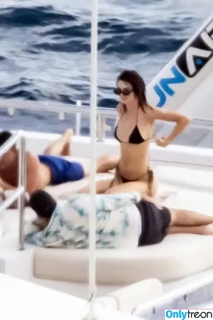 Kendall Jenner / KendallJenner nude photo #5252