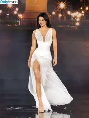 Kendall Jenner / KendallJenner nude photo #5390