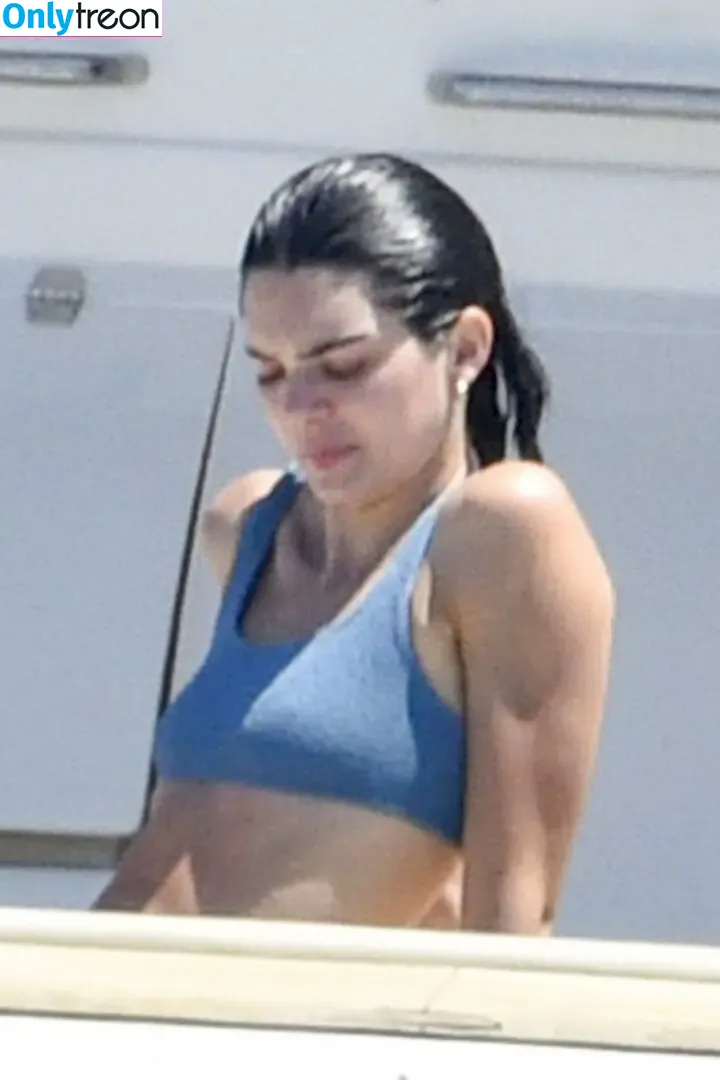 Kendall Jenner nude photo #5126 (KendallJenner)