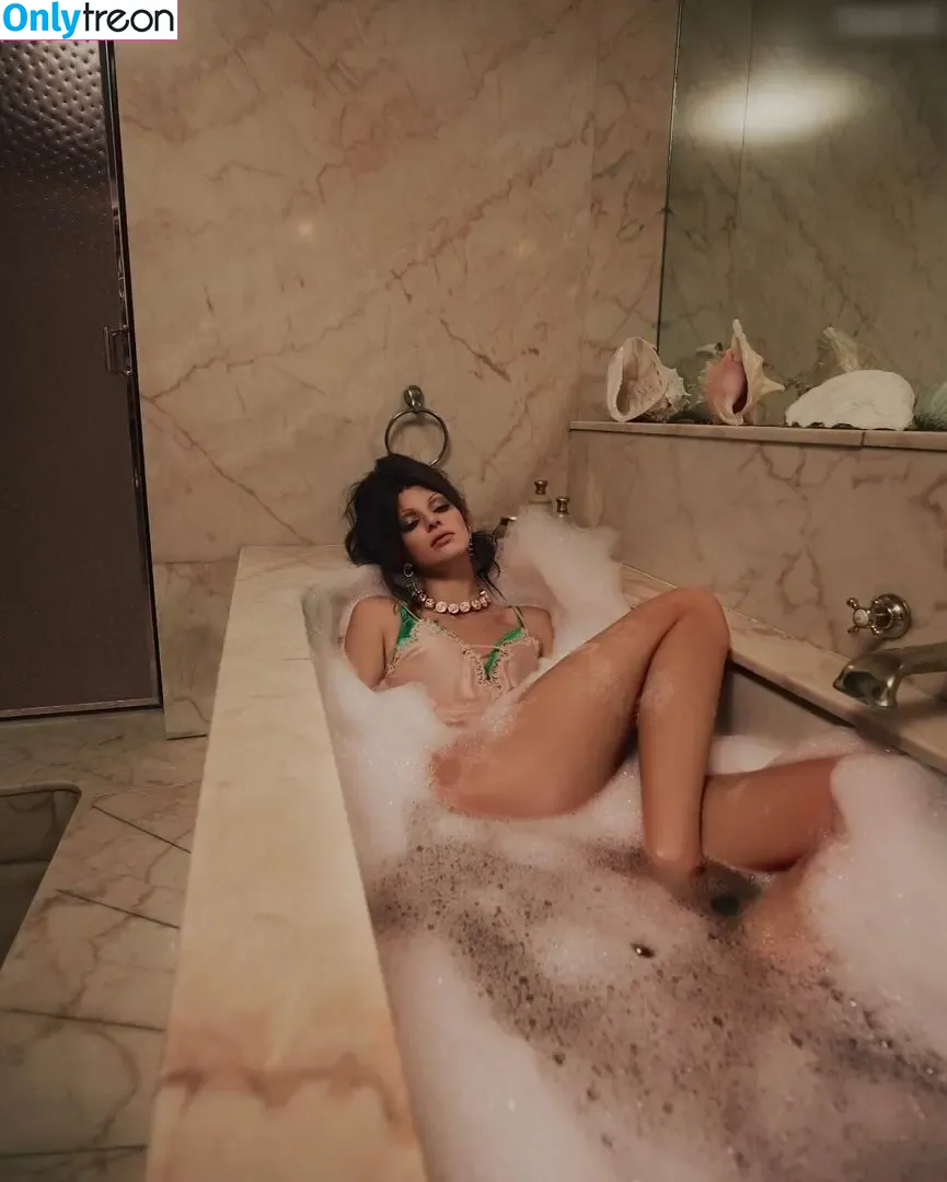 Kendall Jenner nude photo #5138 (KendallJenner)