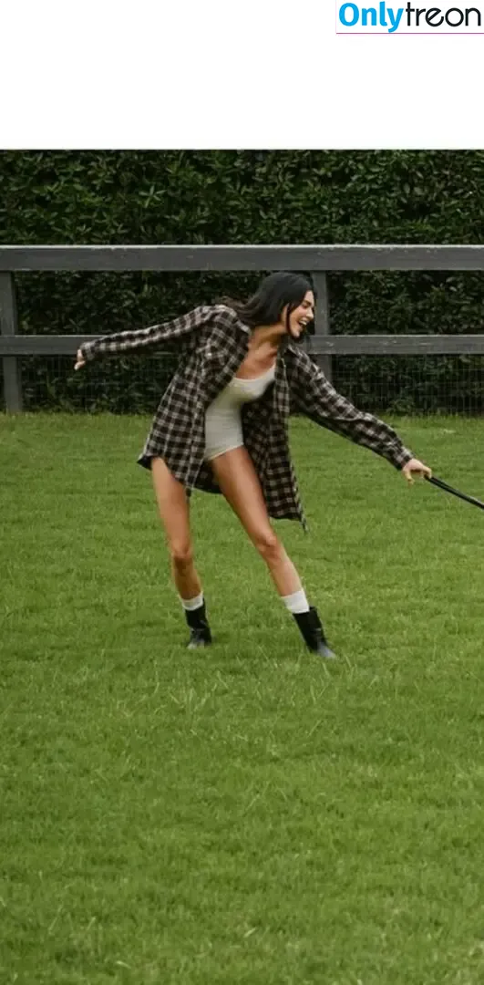 Kendall Jenner nude photo #5150 (KendallJenner)