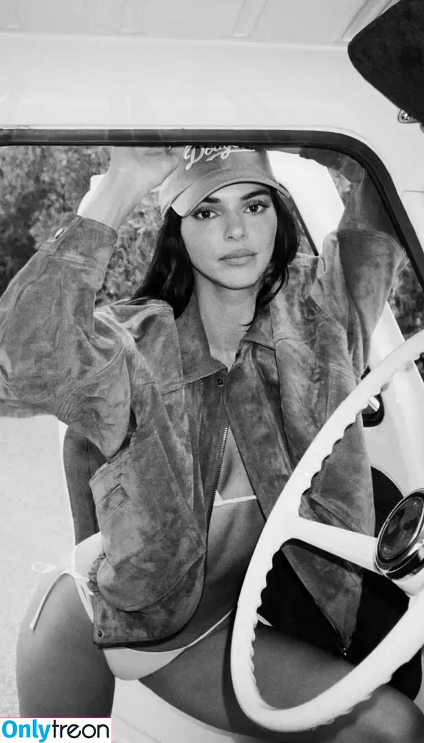 Kendall Jenner nude photo #5153 (KendallJenner)