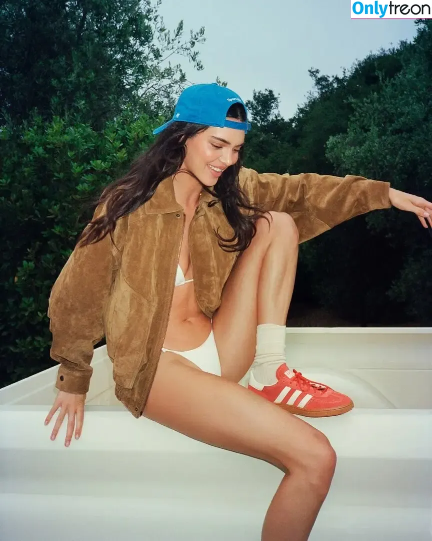 Kendall Jenner nude photo #5164 (KendallJenner)