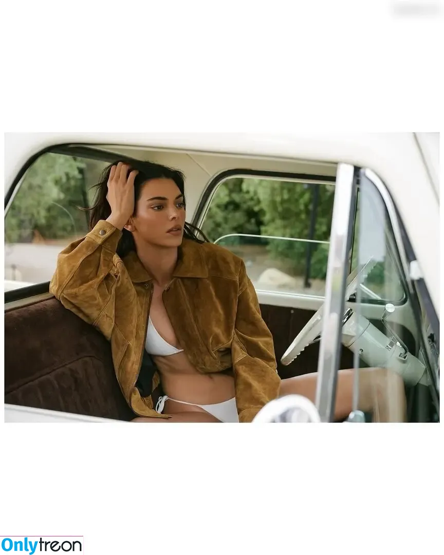 Kendall Jenner nude photo #5172 (KendallJenner)