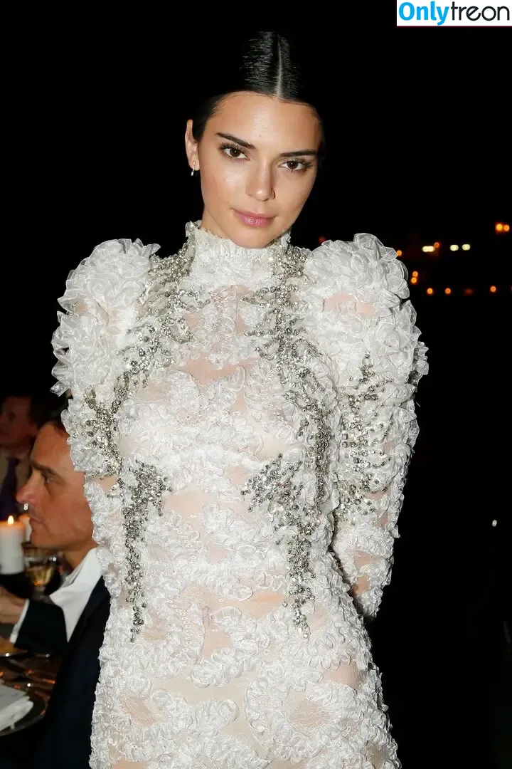 Kendall Jenner nude photo #5224 (KendallJenner)