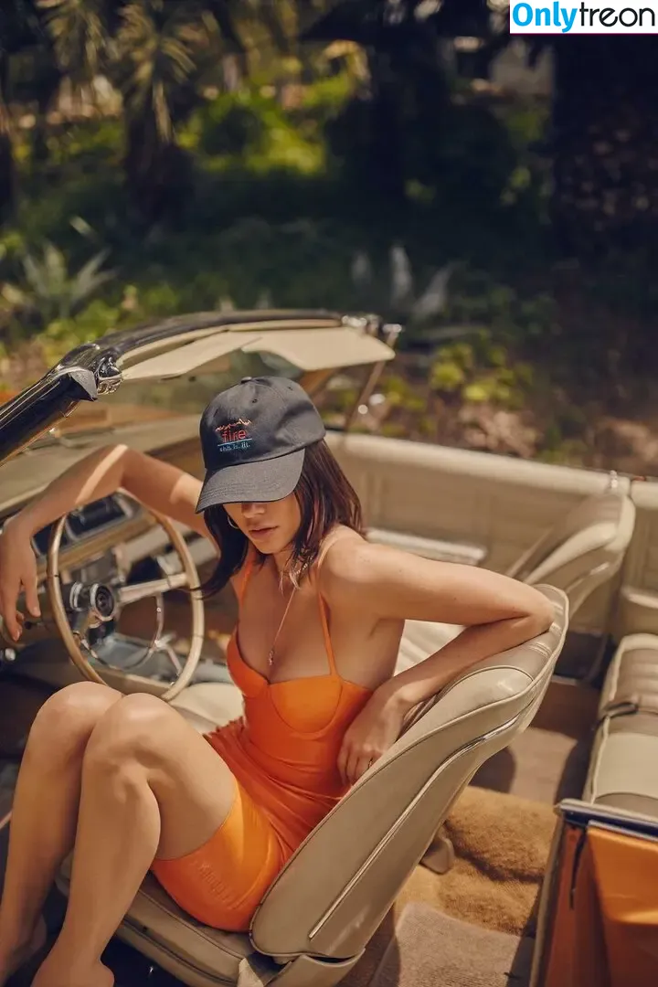 Kendall Jenner голая photo #5228 (KendallJenner)