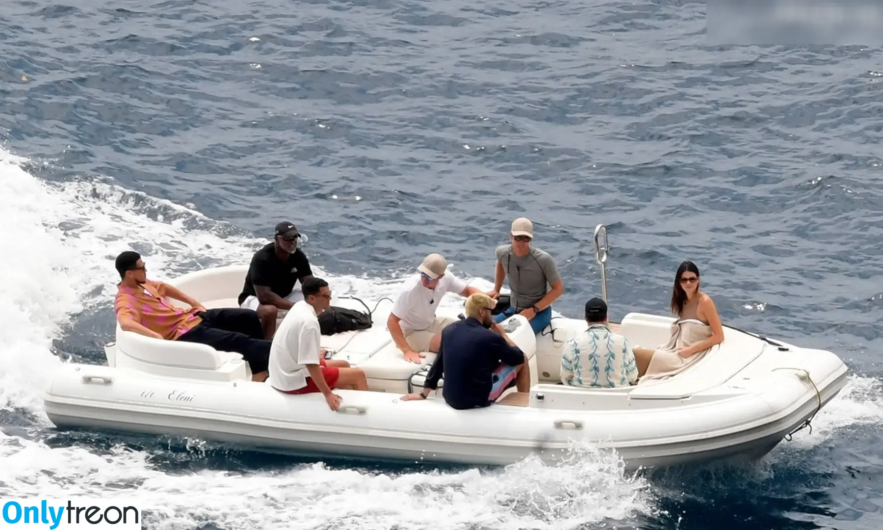 Kendall Jenner nude photo #5245 (KendallJenner)