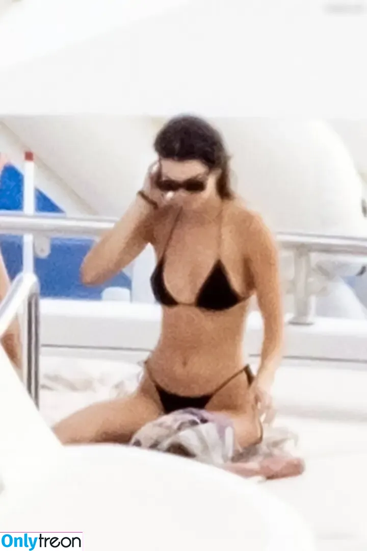 Kendall Jenner nude photo #5250 (KendallJenner)