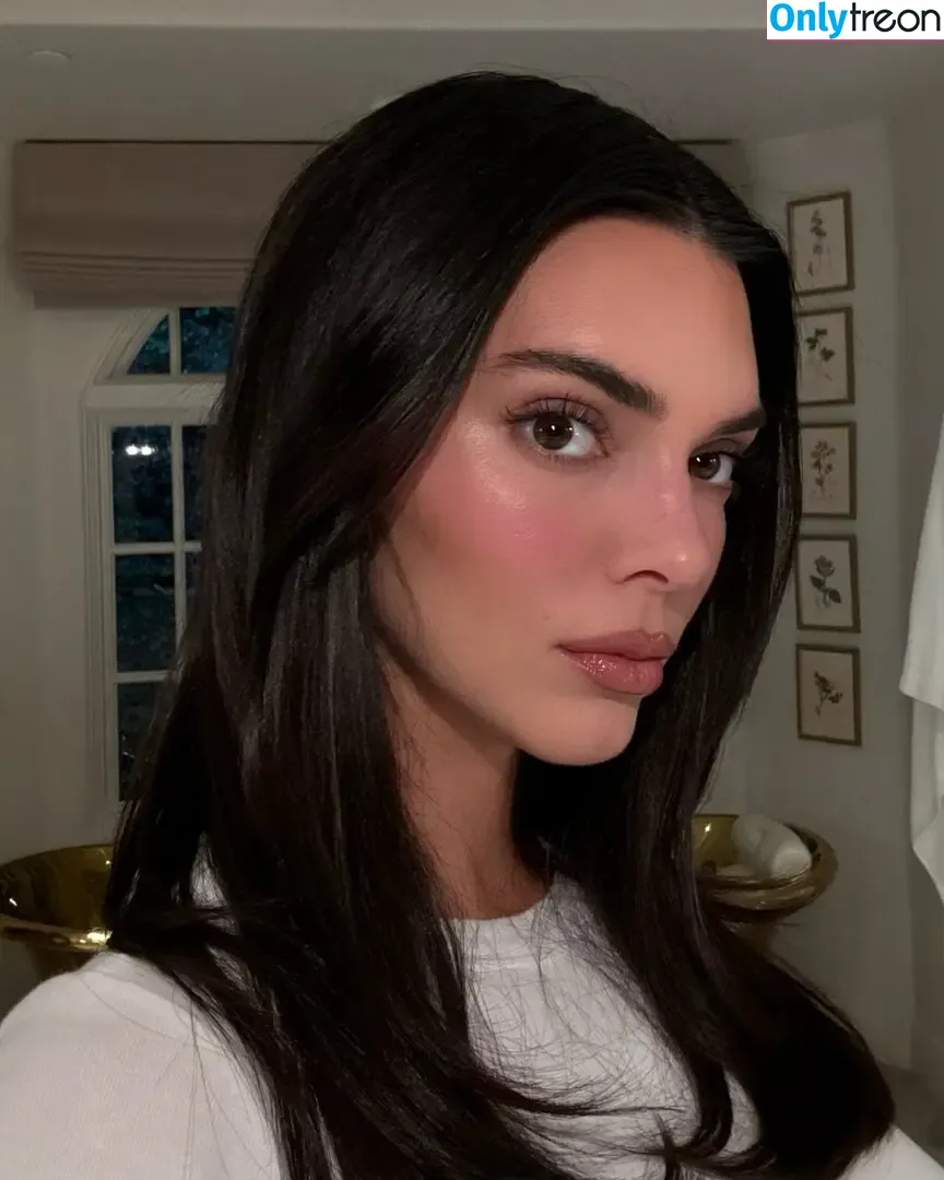 Kendall Jenner nude photo #5294 (KendallJenner)