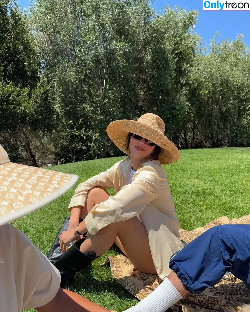 Kendall Jenner голая photo #5298 (KendallJenner)