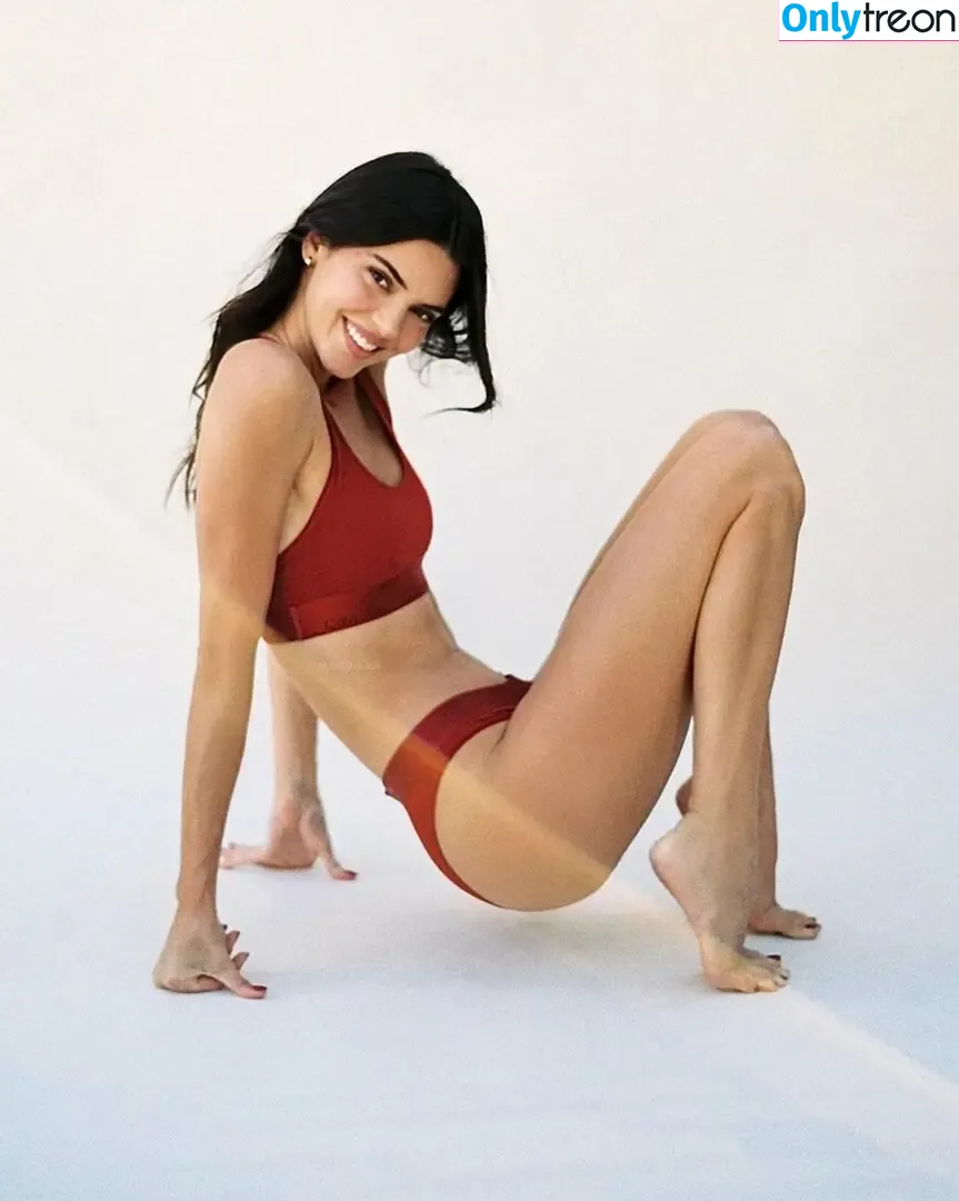 Kendall Jenner голая photo #5315 (KendallJenner)