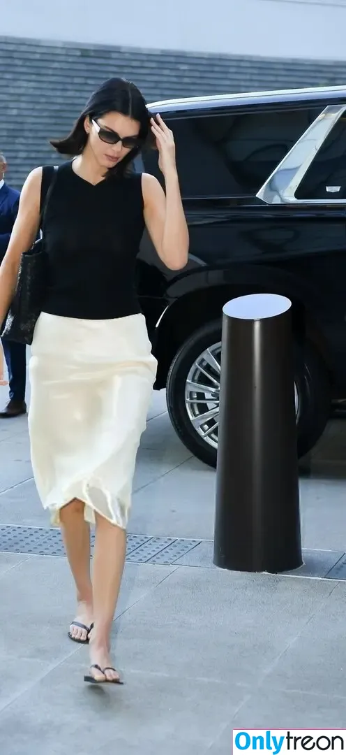 Kendall Jenner nude photo #5318 (KendallJenner)