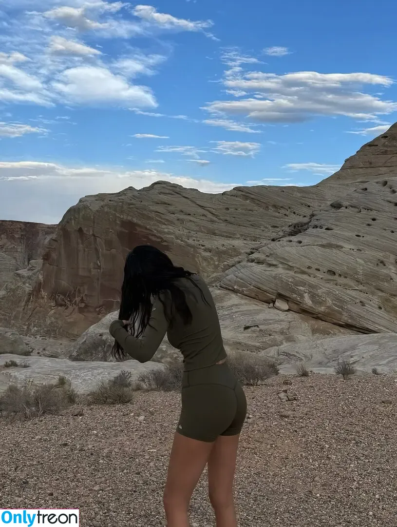 Kendall Jenner nude photo #5328 (KendallJenner)
