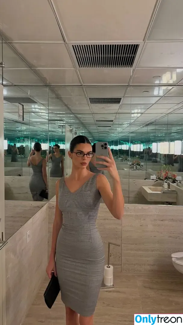 Kendall Jenner голая photo #5338 (KendallJenner)