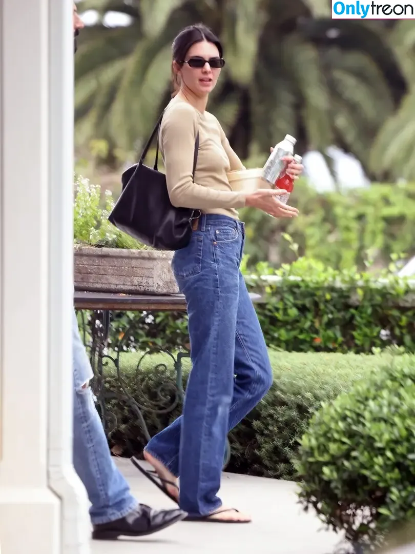 Kendall Jenner nude photo #5352 (KendallJenner)