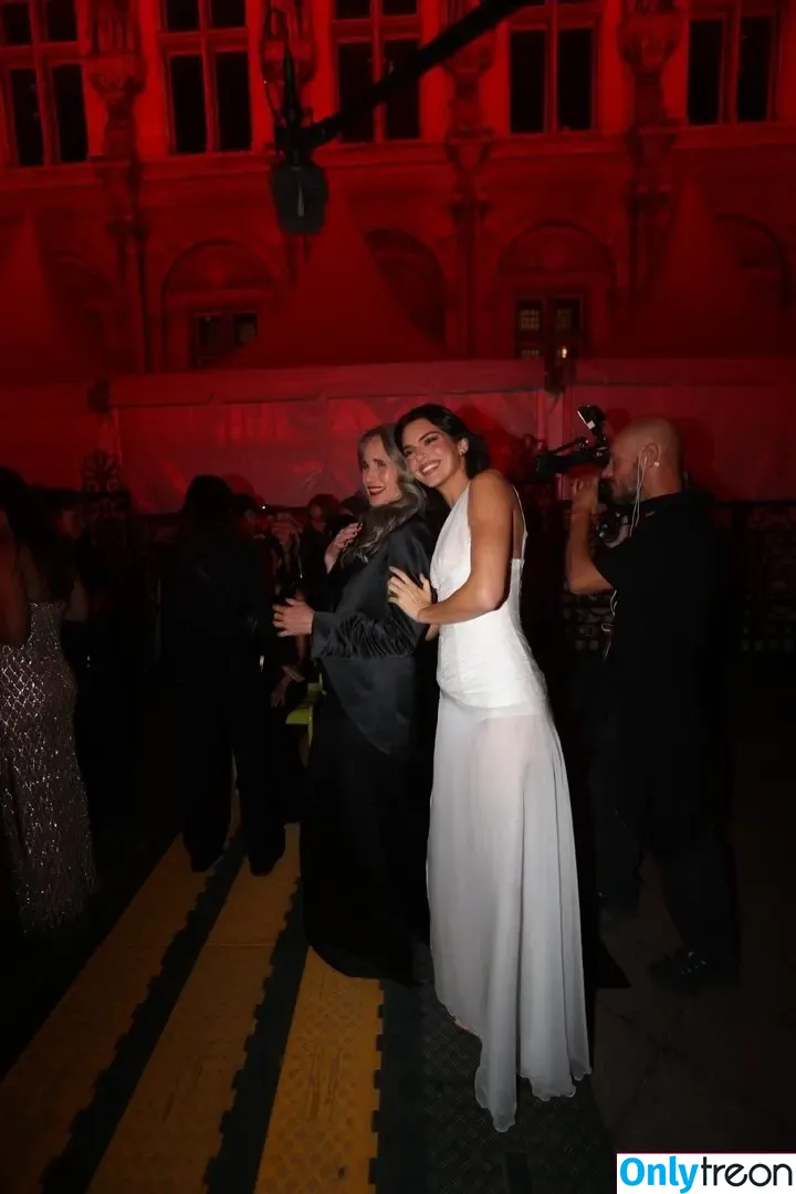 Kendall Jenner голая photo #5395 (KendallJenner)